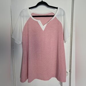 BloomChic Colorblock Contrast Notched Raglan Sleeve T-Shirt, Crepe, 1X (14-16)